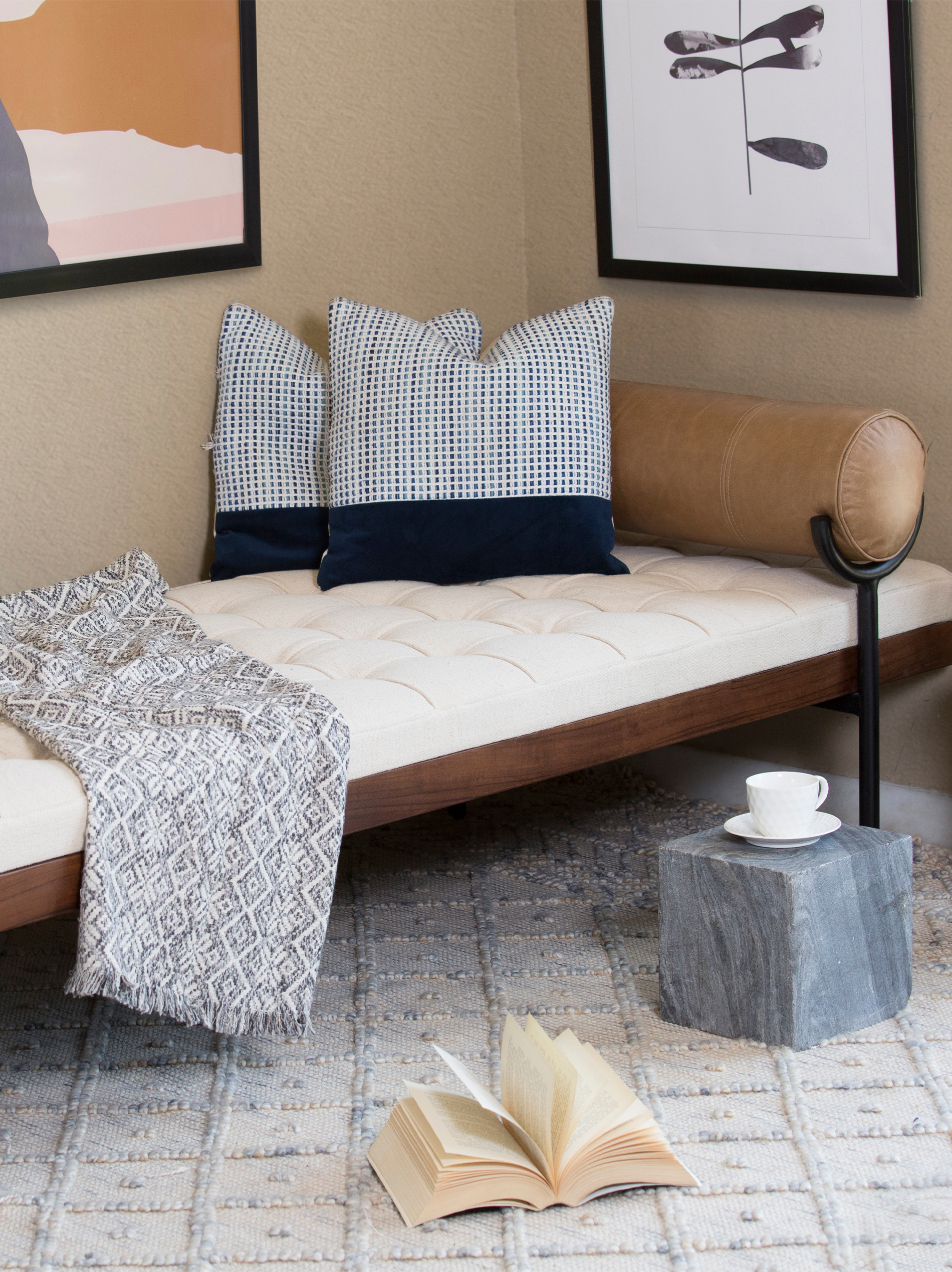 Stylish Mikayla day bed for bedroom USA